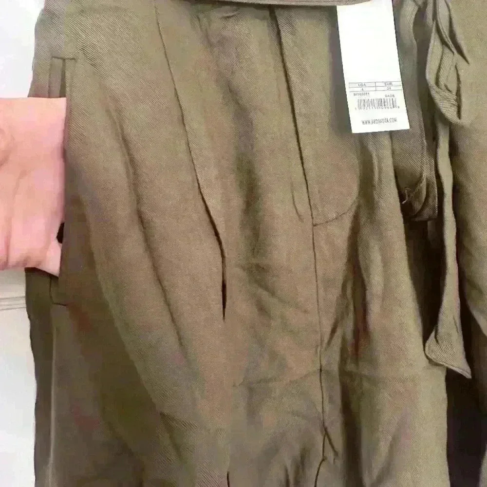 NWT - BB Dakota Olive Green Belted Short - Size 4/EUR 34 - Picture 3 of 4